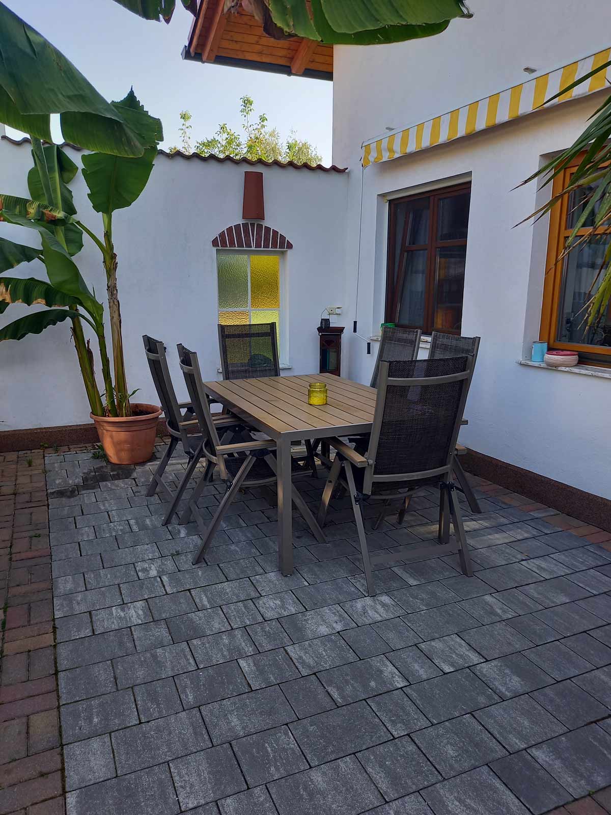 76N-G71-Kellerstoeckl-TerrasseIlse-Vivienne